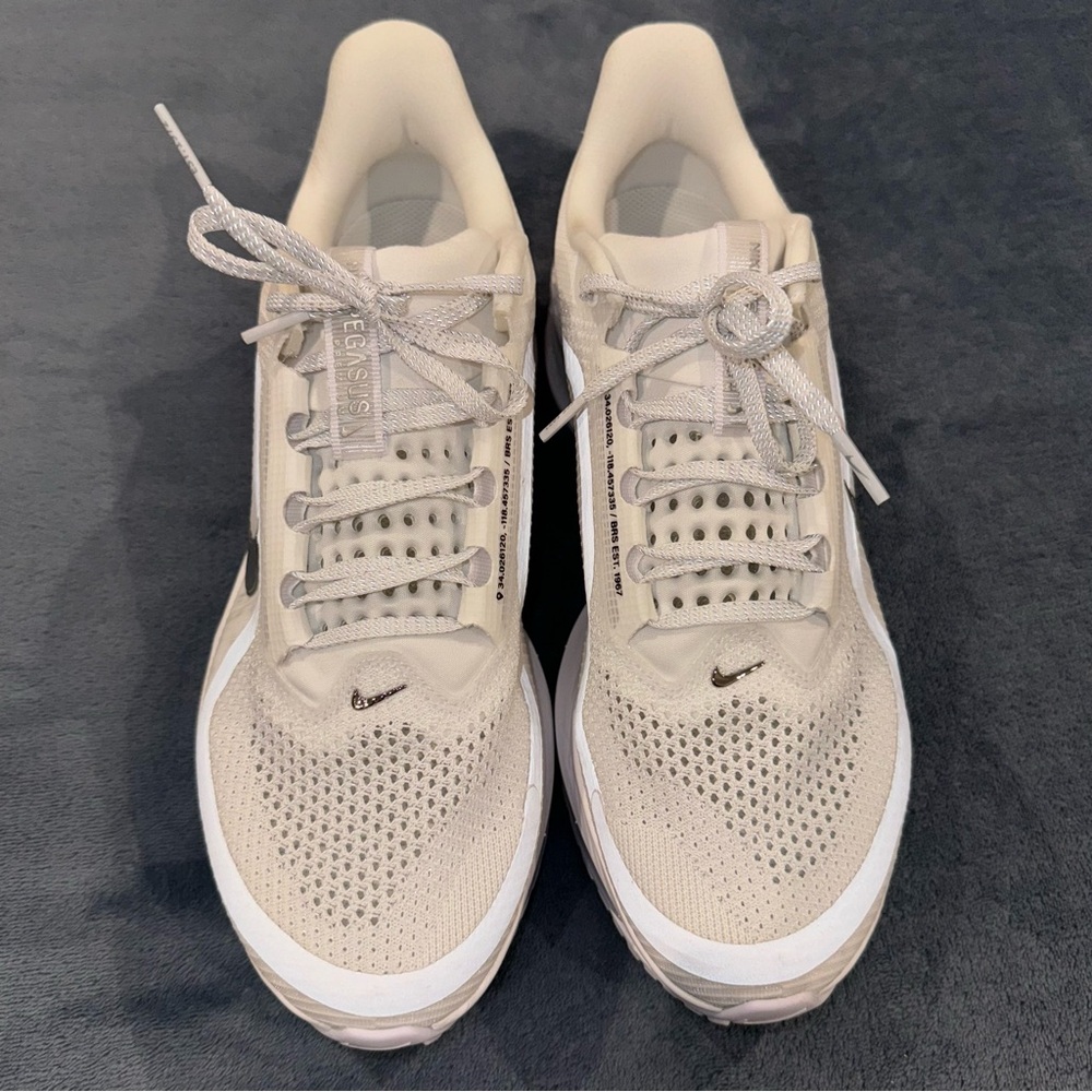 Nike Pegasus Premium size 9.5 White Metallic Silver